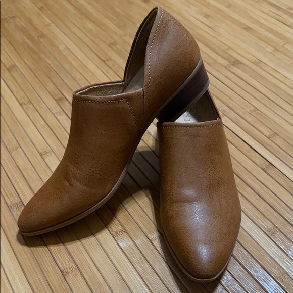 Naturalizer Women's Carlyn Slip-On Low Ankle Bootie Shootie - Picture 1 of 6